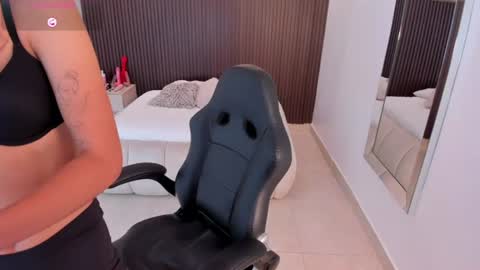 Snapshot of ivy_rosse7 chatting on 1, 8, 2026 IVY online show from 1, 8, 2026