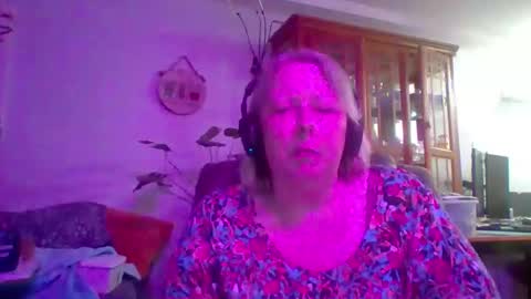 ivyjane3522 online show from 15, 4, 2026