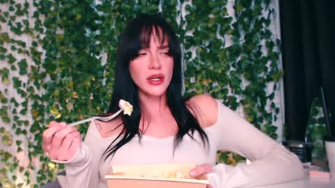 Miss Ivy online show from 13, 12, 2024