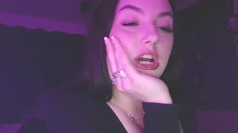 Amiee online show from 8, 5, 2026