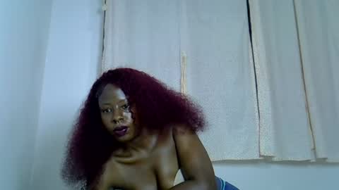 Snapshot of iynika chatting on 9, 7, 2026 iynika online show from 9, 7, 2026