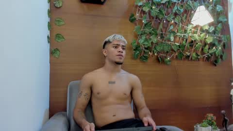 izaack online show from 27, 1, 2025