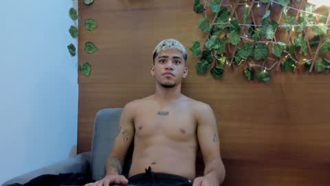 izaack online show from 27, 1, 2025