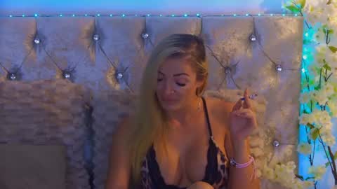 Snapshot of izabellle02 chatting on 4, 7, 2026 Izabella online show from 4, 7, 2026