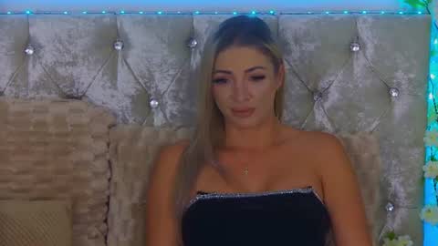 Snapshot of izabellle02 chatting on 10, 7, 2026 Izabella online show from 10, 7, 2026