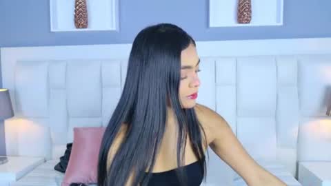 Izan Thorne online show from 18, 6, 2026