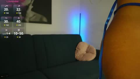 izy bellee online show from 4, 11, 2025