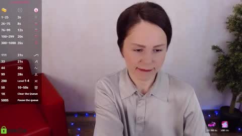 Queen of nylon  Victoria online show from 9, 2, 2026