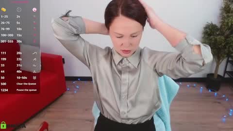 Queen of nylon  Victoria online show from 4, 5, 2026