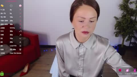 Queen of nylon  Victoria online show from 5, 8, 2026