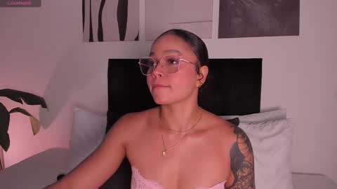 Izzy vega  online show from 1, 10, 2025