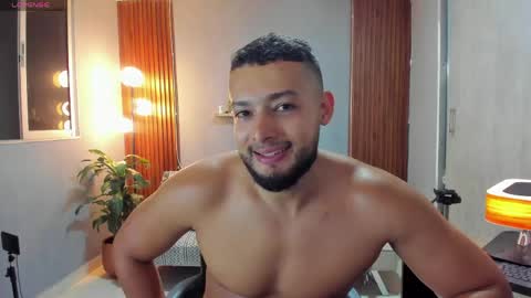 Calix  Independient model Insta and twt Calixsnake online show from 5, 5, 2026