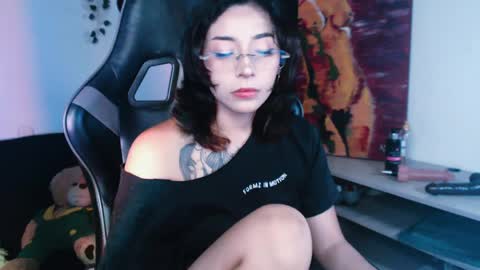jade 18  online show from 12, 5, 2026