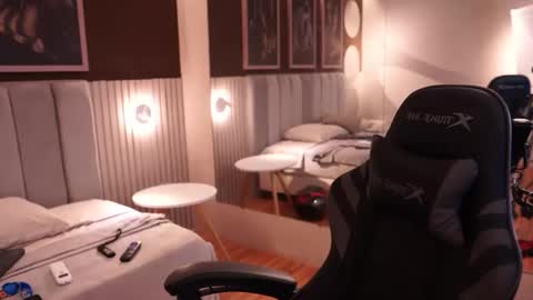 Jackson Bell online show from 25, 9, 2025