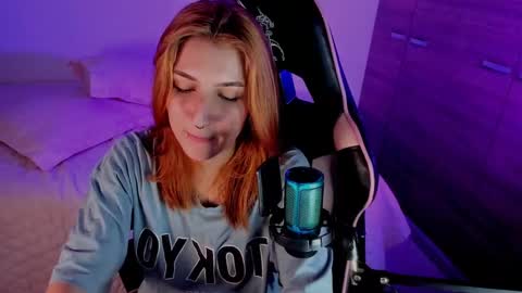 Linda Sofia help me get to 100 thumbs up online show from 21, 12, 2024