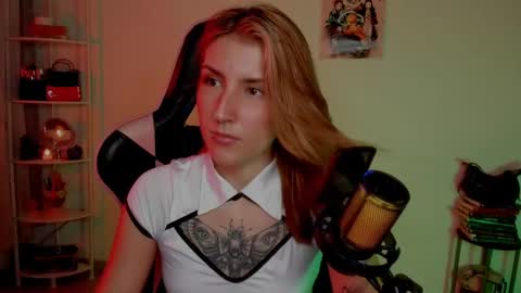 Linda Sofia help me get to 100 thumbs up online show from 7, 2, 2025