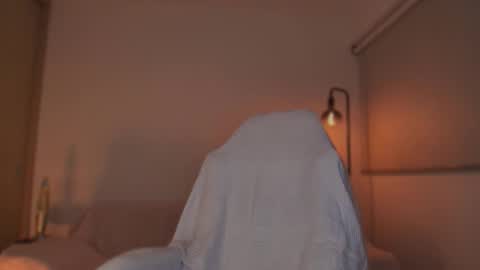 Linda Sofia help me get to 100 thumbs up online show from 14, 9, 2025