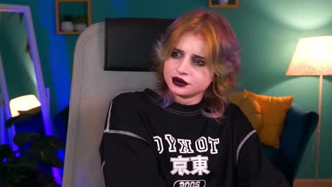 jade_castle online show from 4, 2, 2025