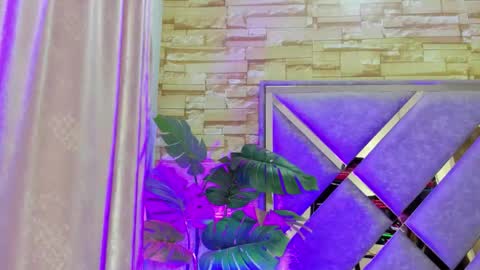 jade white  online show from 17, 3, 2026