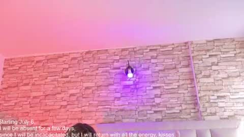 jade white  online show from 24, 6, 2026