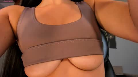 JADE EVANS online show from 6, 3, 2025