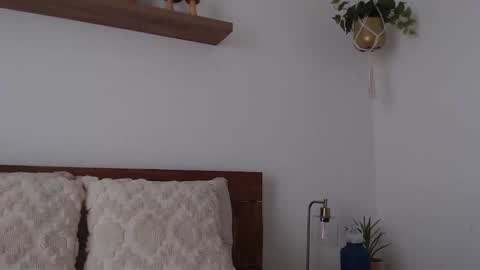 Jade Love online show from 12, 2, 2025