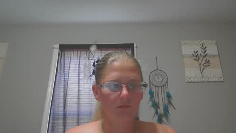 JadeLuv online show from 28, 9, 2025