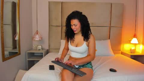 Snapshot of jadetorres_ chatting on 4, 7, 2026 Jade online show from 4, 7, 2026
