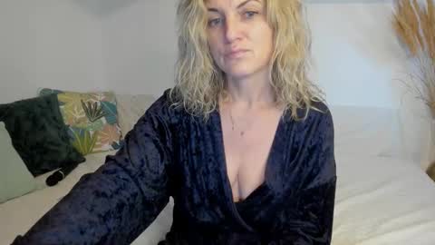 elena online show from 3, 2, 2026