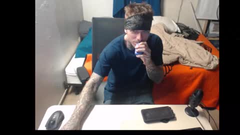 Snapshot of jake265897 chatting on 25, 10, 2025 showingitoff online show from 25, 10, 2025