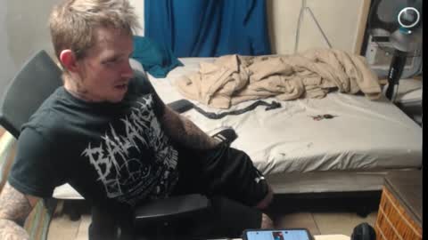 Snapshot of jake265897 chatting on 10, 11, 2025 showingitoff online show from 10, 11, 2025