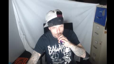 Snapshot of jake265897 chatting on 19, 12, 2025 showingitoff online show from 19, 12, 2025