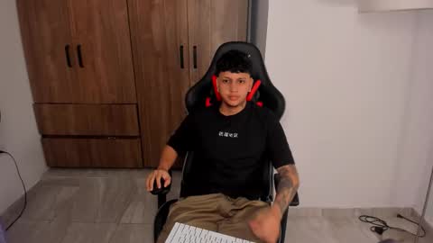 Snapshot of jake_pons chatting on 2, 10, 2025 Jake Pons online show from 2, 10, 2025