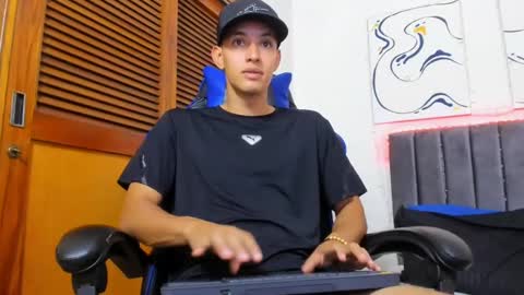 Hi guys im new 3 online show from 27, 1, 2025