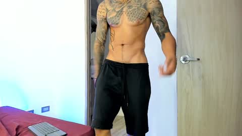 Snapshot of jakee_brown chatting on 5, 2, 2025 Santiago online show from 5, 2, 2025