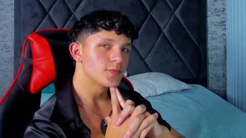 Snapshot of jamesgolden_ chatting on 8, 3, 2025 jamesgolden_ online show from 8, 3, 2025