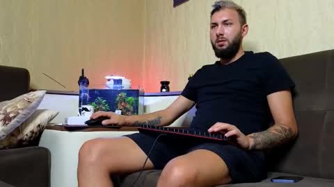 Snapshot of jamienoxus chatting on 11, 9, 2025 Robbie online show from 11, 9, 2025