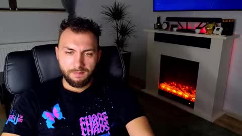 Snapshot of jamienoxus chatting on 25, 11, 2025 Robbie online show from 25, 11, 2025