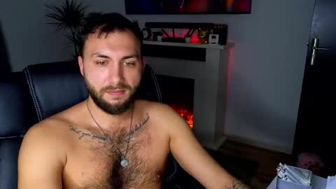 Snapshot of jamienoxus chatting on 28, 11, 2025 Robbie online show from 28, 11, 2025