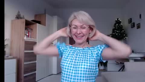 Snapshot of jasmin18v chatting on 22, 12, 2024 Jasmin room for people 40 online show from 22, 12, 2024