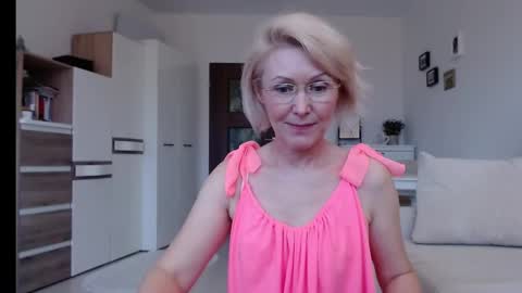 Snapshot of jasmin18v chatting on 18, 1, 2025 Jasmin room for people 40 online show from 18, 1, 2025