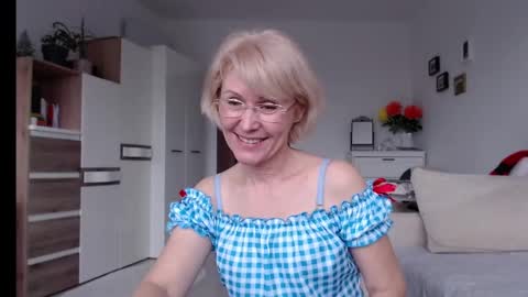 Snapshot of jasmin18v chatting on 27, 2, 2025 Jasmin room for people 40 online show from 27, 2, 2025