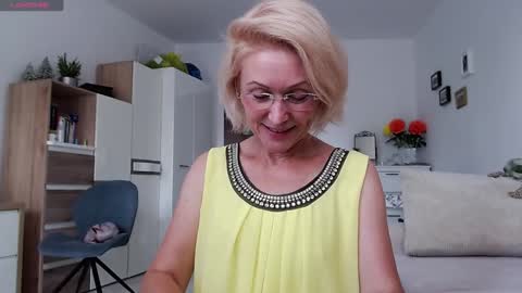 Snapshot of jasmin18v chatting on 10, 9, 2025 Jasmin room for people 40 online show from 10, 9, 2025