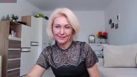 Snapshot of jasmin18v chatting on 25, 9, 2025 Jasmin room for people 40 online show from 25, 9, 2025