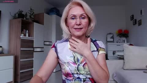 Snapshot of jasmin18v chatting on 2, 11, 2025 Jasmin room for people 40 online show from 2, 11, 2025
