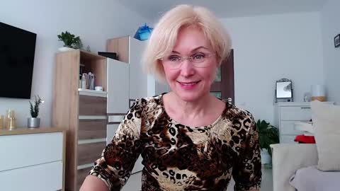 Snapshot of jasmin18v chatting on 2, 2, 2026 Jasmin room for people 40 online show from 2, 2, 2026