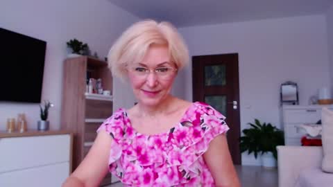 Snapshot of jasmin18v chatting on 6, 2, 2026 Jasmin room for people 40 online show from 6, 2, 2026