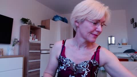 Snapshot of jasmin18v chatting on 15, 3, 2026 Jasmin room for people 40 online show from 15, 3, 2026