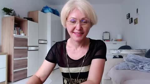 Snapshot of jasmin18v chatting on 31, 3, 2026 Jasmin room for people 40 online show from 31, 3, 2026