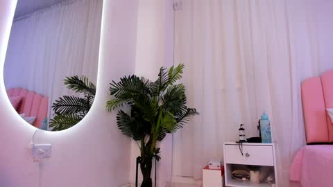      online show from 14, 1, 2025